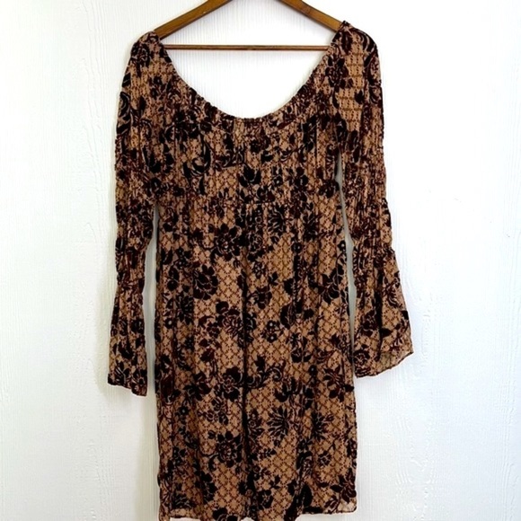 Muse Boston Proper - Cream Lace Flat Pattern With Velvet Flowers Ruched Dress 4 - Picture 12 of 13